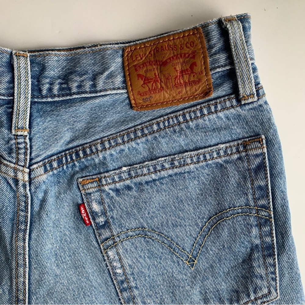 Levi's 501 Women's Size 26 Park Life Grommets Light Wash Jean Shorts - Picture 10 of 14